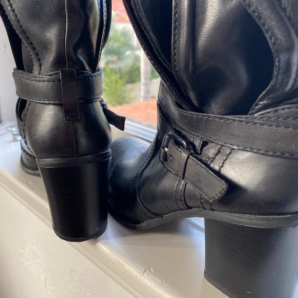 BCBG black leather boots size 8.5 like new! - Picture 3 of 7